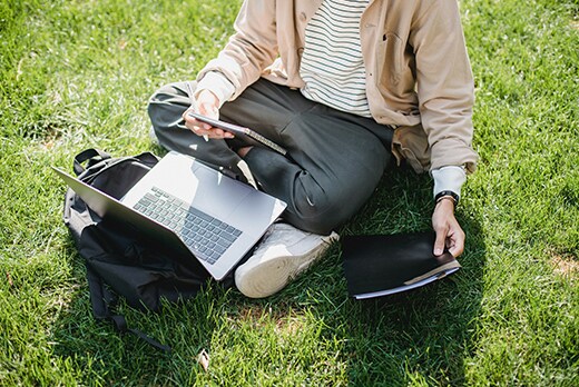 Facts about College Grants and Scholarships 