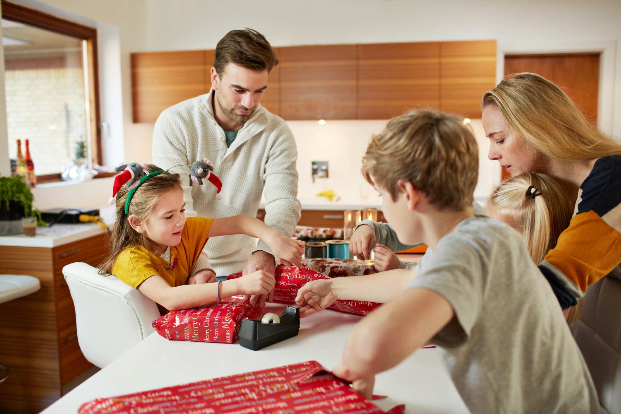 6 tips to save money during the holidays Discover