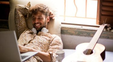 Ready to turn your side hustle into a full-time job? This article can help